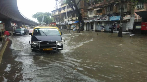 पहिल्याच पावसात मुंबईची तुंबई! मुंबईकर बेहाल